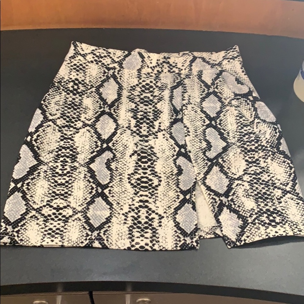 Fitted snake skin skirt with slit